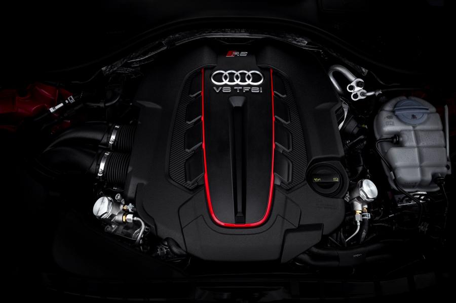 Моторный отсек Audi RS6 Avant (4G, C7) 2014 года  (WW) (фото 18 из 22)